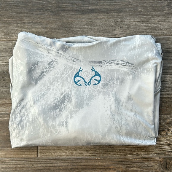 Men’s fishing 🎣 dry fit - Picture 1 of 8